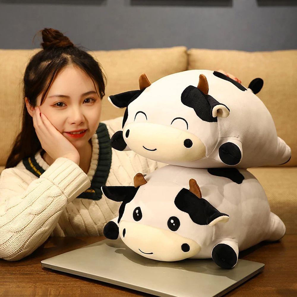 Đồ chơi nhồi bông Hình Bò Sữa Đang Nằm Mềm Mại Trang Trí Nhà Cửa