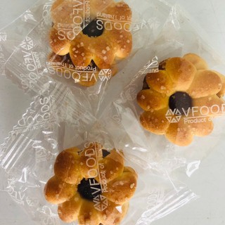 3 cái bánh quy bông mai nhân mứt dứa