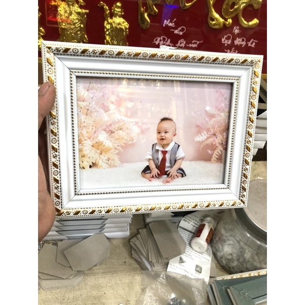 Khung ảnh để bàn và treo tường mặt kính 13x18 mẫu hoa văn đẹp.