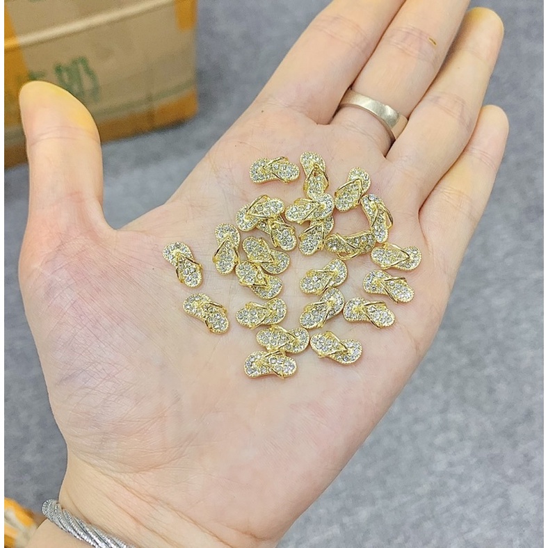 Cham hình đính móng