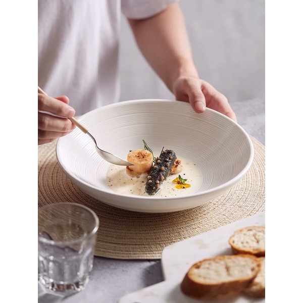 Tô salad sâu lòng vân sọc độc đáo, sáng tạo - Đĩa salad kiểu phương Tây
