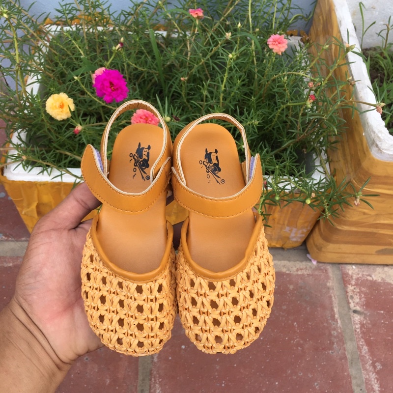 Dép sandal lỗ thoáng chân Quảng châu W06 cho bé gái