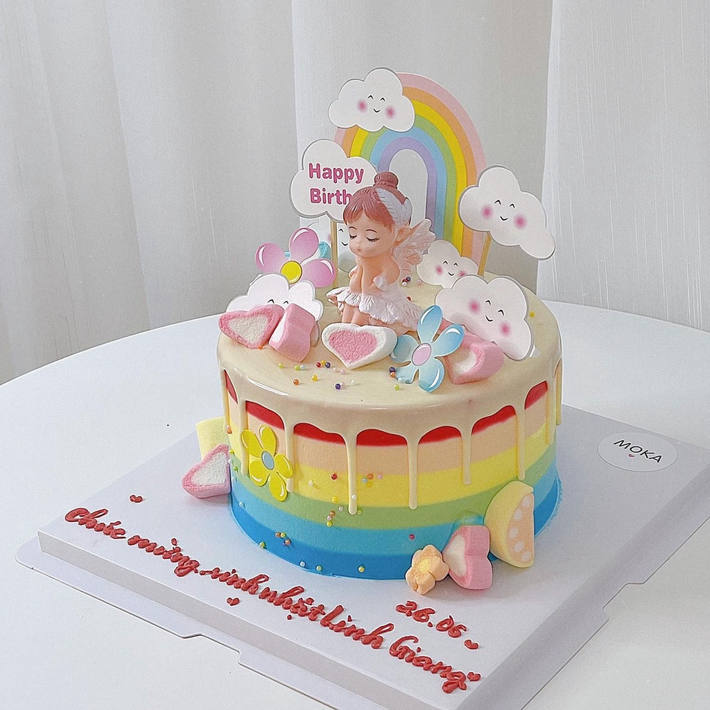 Trang trí bé gái bale cánh thiên thần + chống cằm