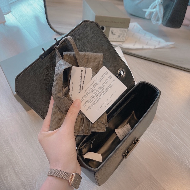 Túi nắp bấm full tag đen