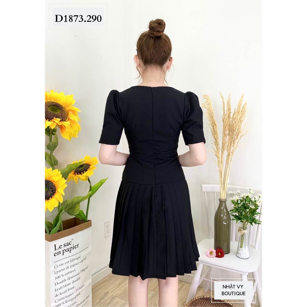 ĐẦM CỔ VUÔNG NÚT ĐEN TÚI ĐẮP - D1873 | BigBuy360 - bigbuy360.vn