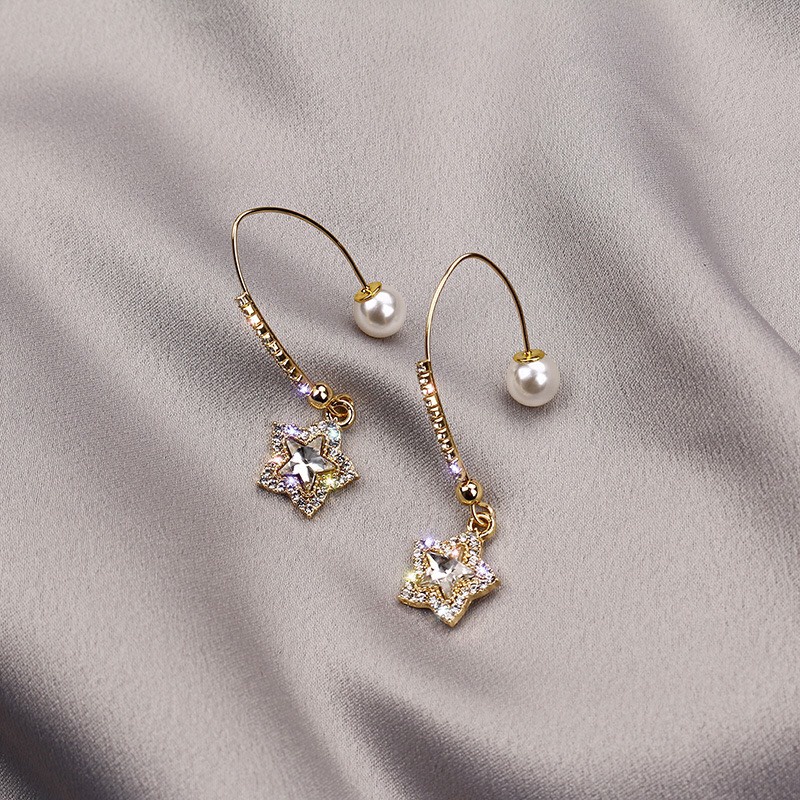 Bông Tai Nữ Hợp Kim Cao Cấp ERASHOP 076477 - Ngoặc Vàng Chuôi Hạt Châu Tiểu Thư, Sang Trọng, Phù Hợp Đi Tiệc, Đi Chơi