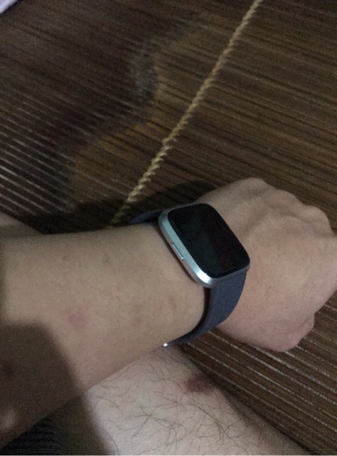 Đồng hồ thông minh theo dõi sức khoẻ Fitbit Versa Lite màu bạc