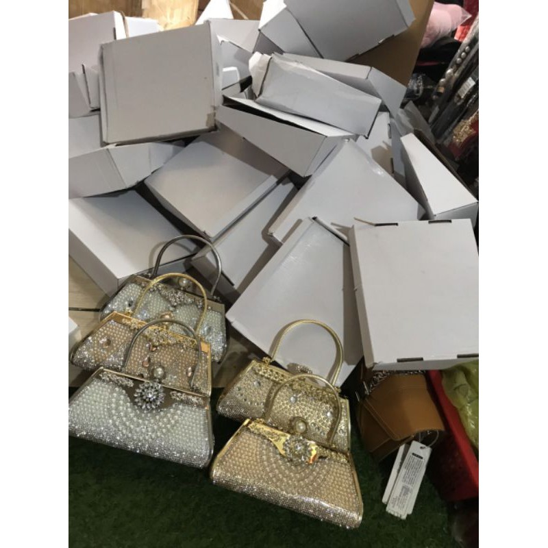 Ví cầm tay sang trọng  đi tiec