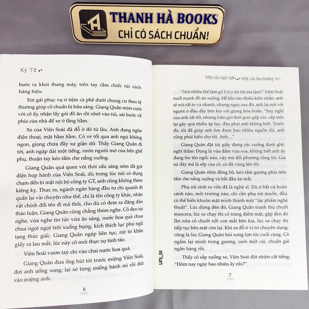 Sách - Một Nửa Ngọt Ngào, Một Nửa Đau Thương (Kèm Bookmark)