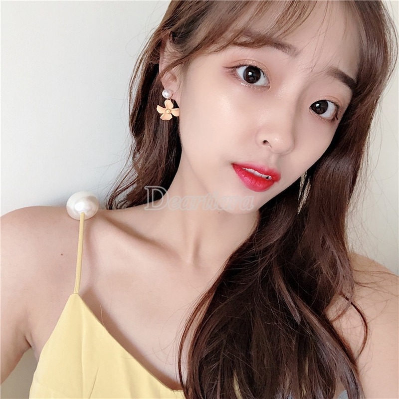 Đôi hoa tai hình bông hoa phối hạt ngọc trai giả thời trang dành cho nữ