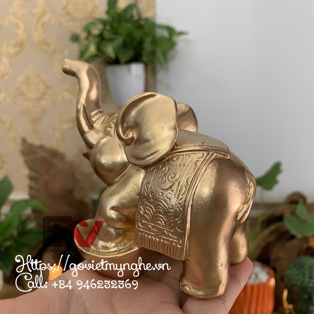 Tượng voi đá phong thủy trang trí nhà cửa dáng voi đạp thỏi vàng tài lộc - Cao 11cm - Nhũ Đồng
