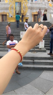 Sợi chỉ đỏ bi vàng