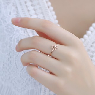 Nhẫn Nữ Hoa Cúc Nhỏ Xinh Titan Ko Đen Ko Ngứa An Toàn Cho Sức Khỏe Bilyshop TT 1912