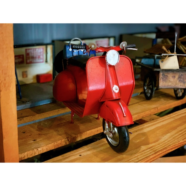 Handcrafted Scooter Vespa cổ điển màu đỏ