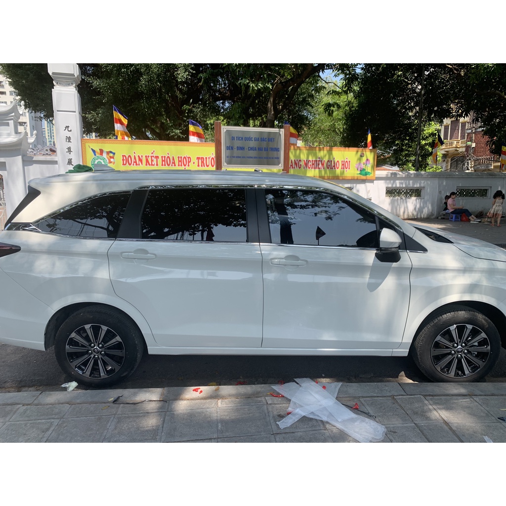 Nẹp viền chân kính, cong kính xe TOYOTA AVANZA 2022 2023 2024 chất liệu inox 304 sáng bóng