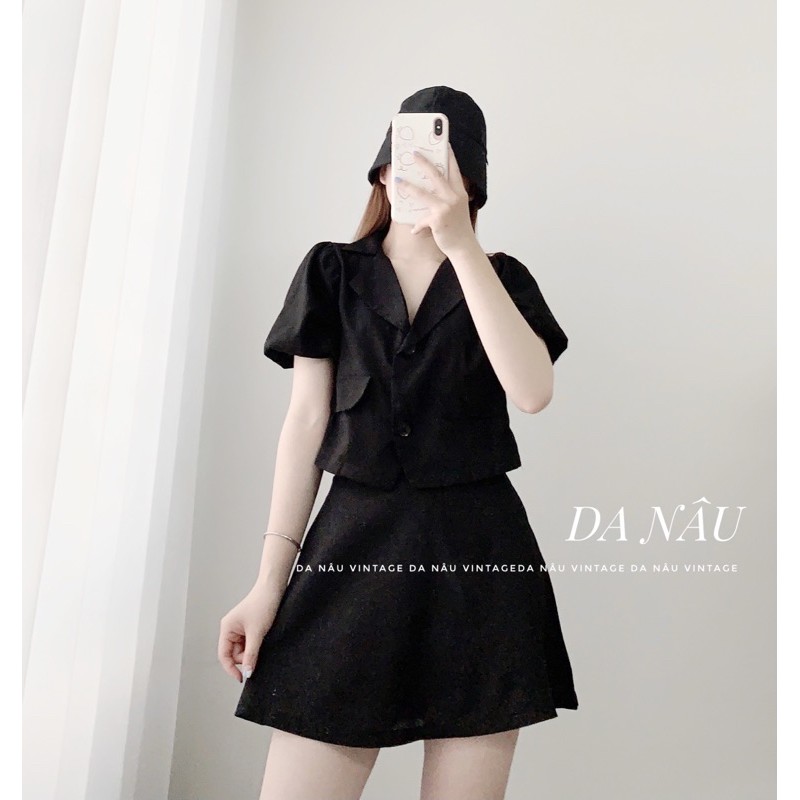 Set áo blazer croptop tay ngắn và chân váy nữ xòe trơn năng động – Da Nâu Vintage