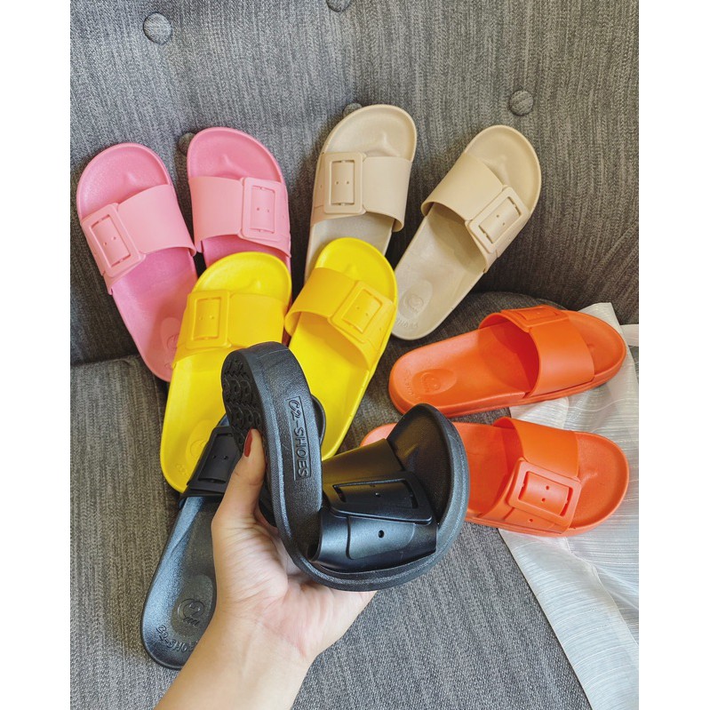 Dép Nhựa Dẻo Khoá Vuông MNB