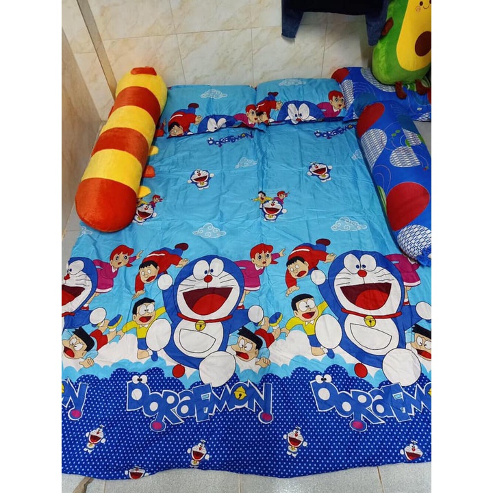 Bộ drap nệm - 1 ga kèm 2 vỏ gối nằm hoạt hình Doraemon 1M6 X 2M cao 15 cm | BigBuy360 - bigbuy360.vn