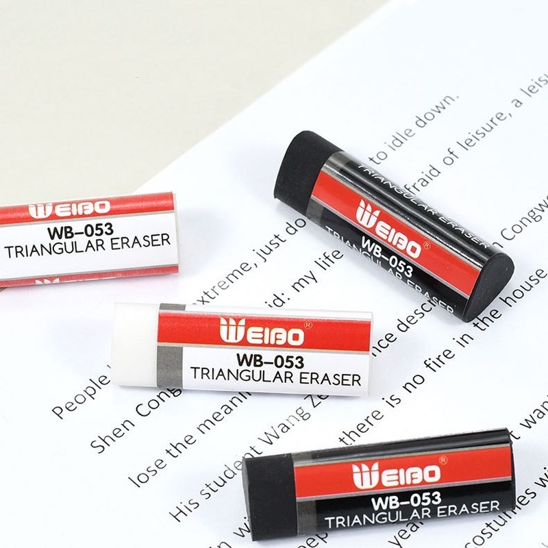 1 cục gôm tẩy hình trụ tam giác sáng tạo có màu trắng và đen