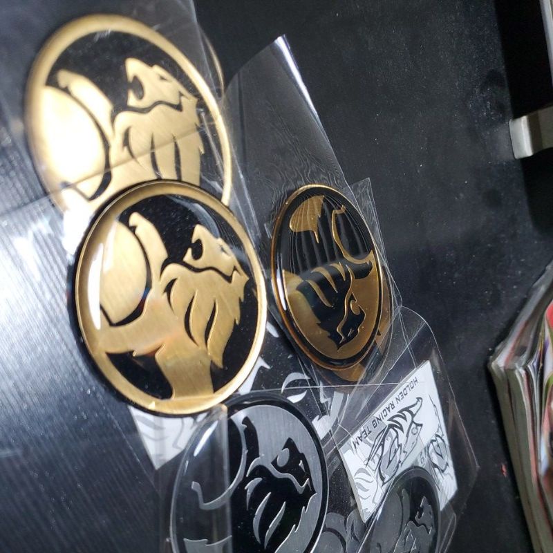 Logo captiva decal nổi.