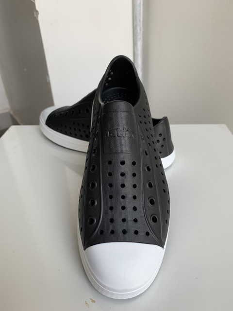 [TẶNG 4 JITBIZT ] - Giày Nhựa Native Jefferson - Chất Nhựa E.V.A Siêu Nhẹ, Không Thấm Nước - MÀU ĐEN TRẮNG | BigBuy360 - bigbuy360.vn