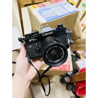 Máy ảnh film Canon FTb QL + lens Canon FDn 28-55mm ngàm FD