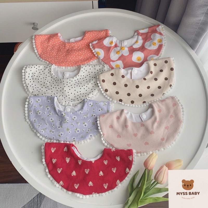 Yếm cổ tròn viền ren cho bé gái Myss Baby