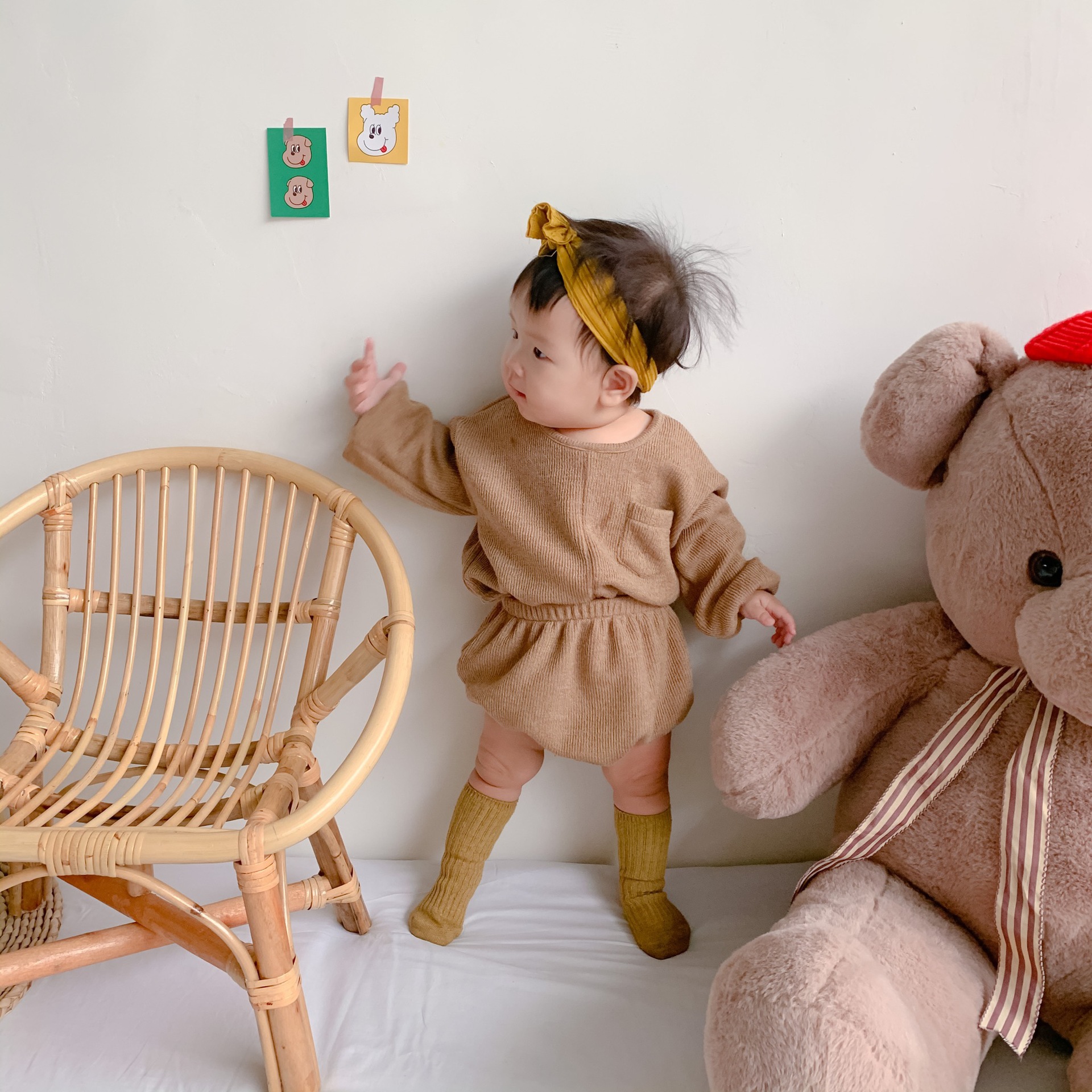 Set Áo Sweater Tay Dài + Quần Sọt Giữ Ấm Cho Bé