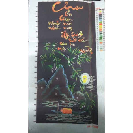 Tranh thêu chữ thập cha mẹ nền đen