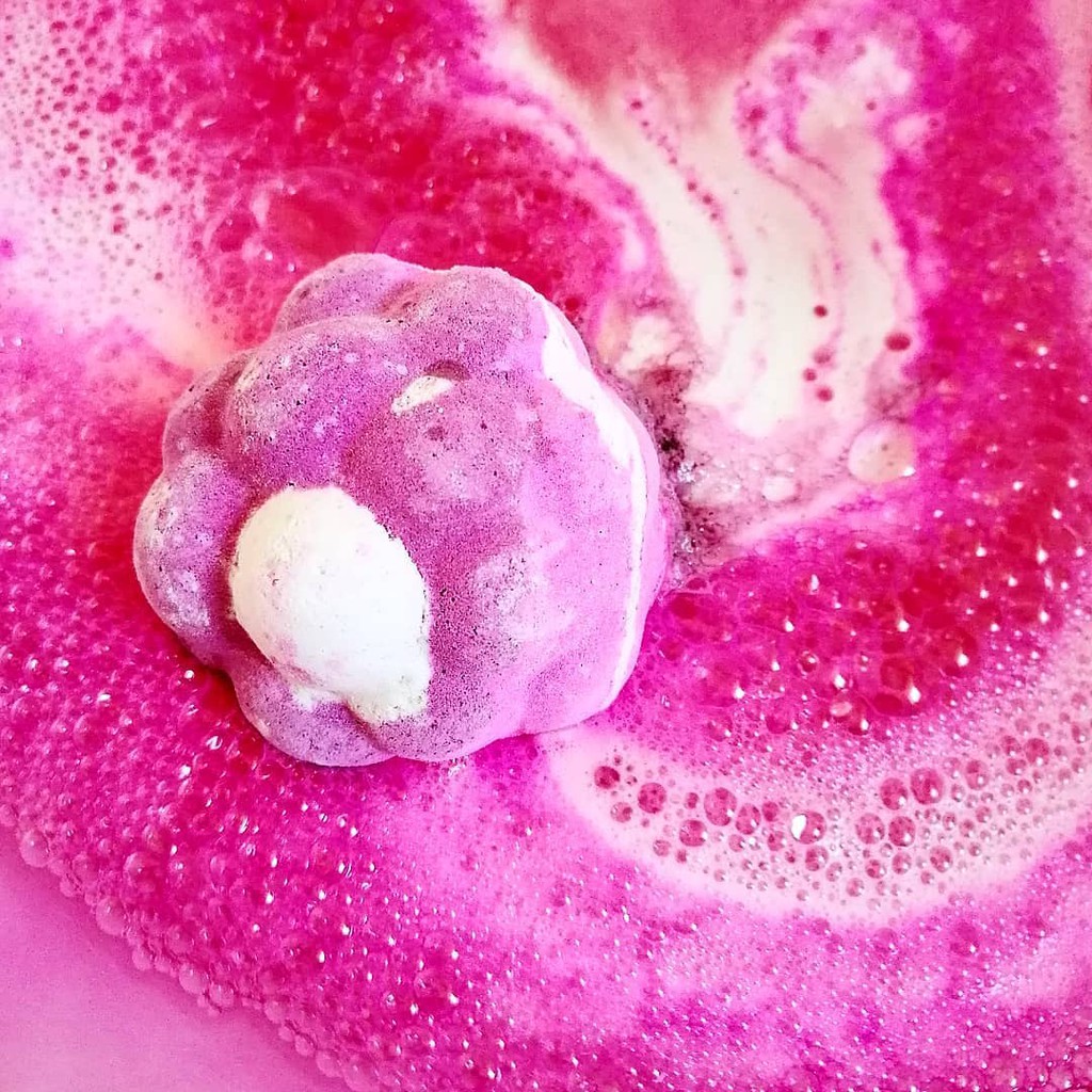 Bom tắm LUSH - The Comforter bath bomb | BigBuy360 - bigbuy360.vn