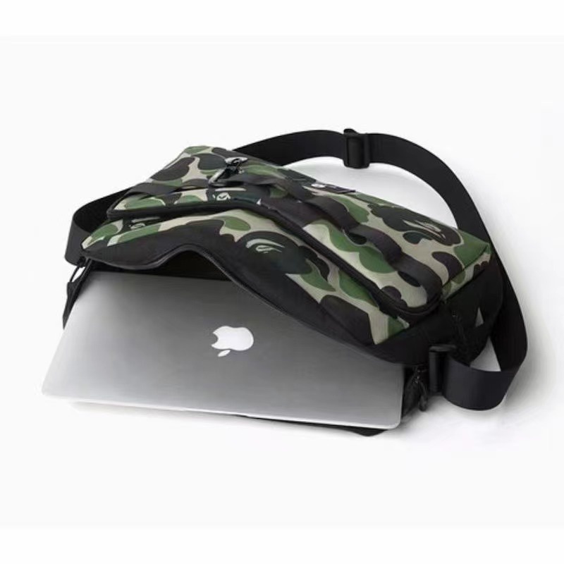 Túi đeo chéo vai rằn ri Bape sức chứa lớn đựng laptop iPad tích hợp móc khoá cho nam và nữ