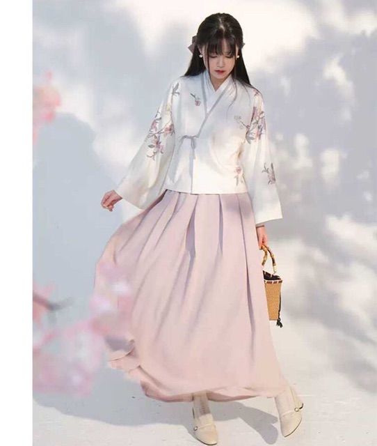 Hán phục cách tân Anh Đào