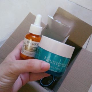 Combo kem dưỡng ẩm và serum chống lão hoá