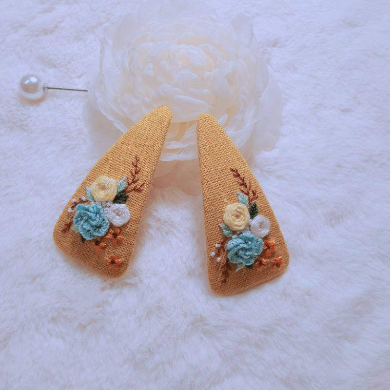 KẸP TÓC THÊU TAY/ 1 CHIẾC