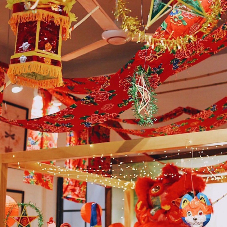 Vải con công đỏ trang trí
