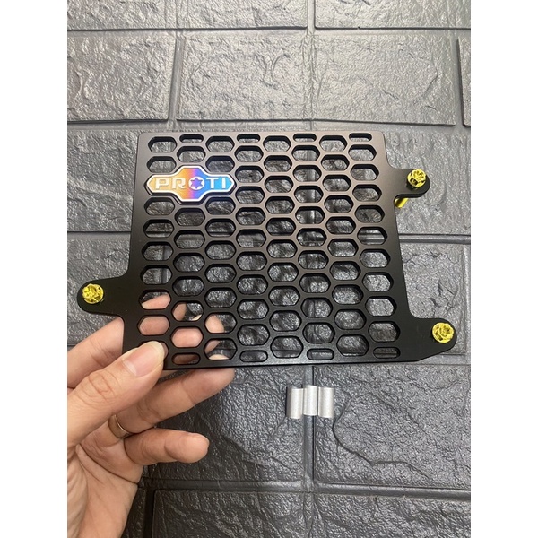 Che két Nước Nhôm CNC Kèm Logo Titan Cho Xe Vario/Click/AirBlade/Shmode V.V