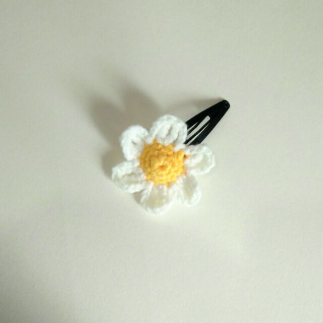 Kẹp tóc handmade cúc họa mi bằng len