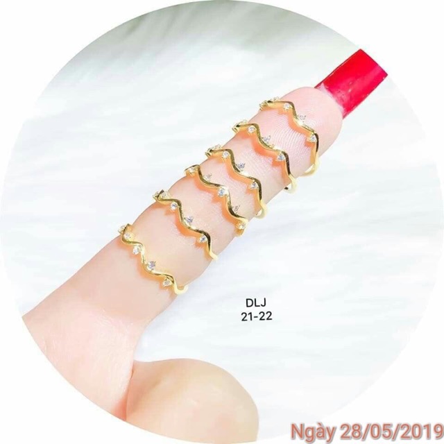 Nhẫn lượn sóng đính đá vàng 10