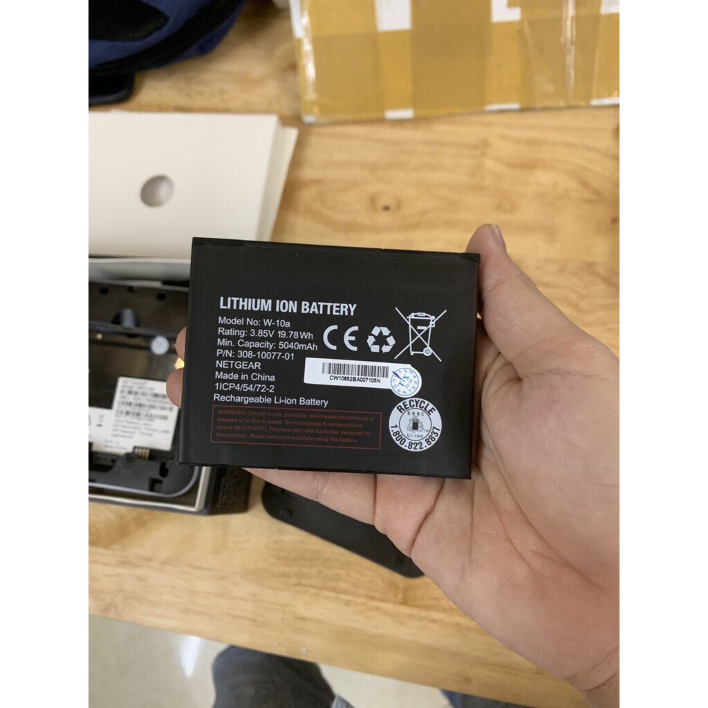 Bộ phát wifi Netgear Nighthawk M2 (MR2100) tốc độ 2Gbps, pin 5040 mAh,hỗ trợ 2 băng tần 5gb/s và 2.4 gb/s  (sẵn hàng) | BigBuy360 - bigbuy360.vn