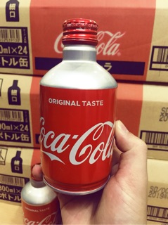 Coca nắp vặn 300ml Nhật Bản date 6/2020