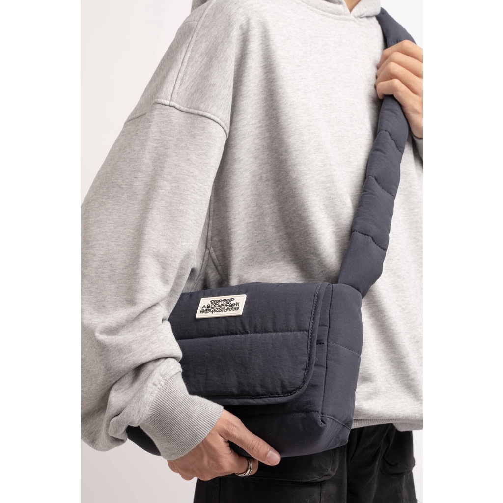 Túi đeo chéo chần bông POPOP PUFFER BAG NAVY