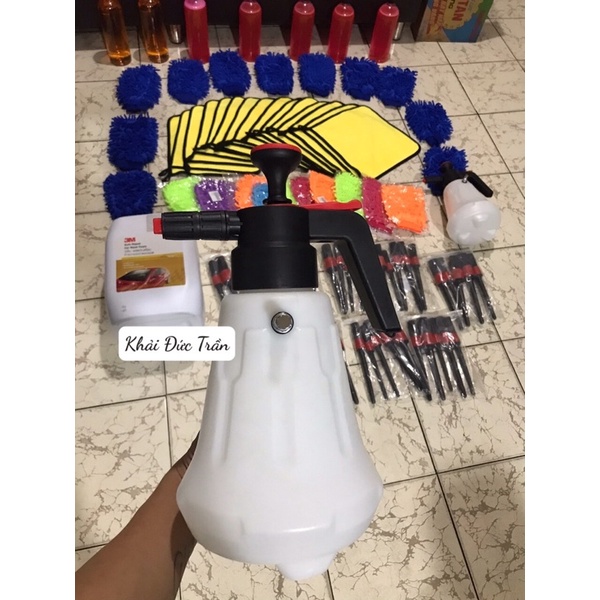 Bình xịt bọt tuyết cầm tay rửa xe 2 Lit mẫu mới tặng 1 bao tay rửa xe