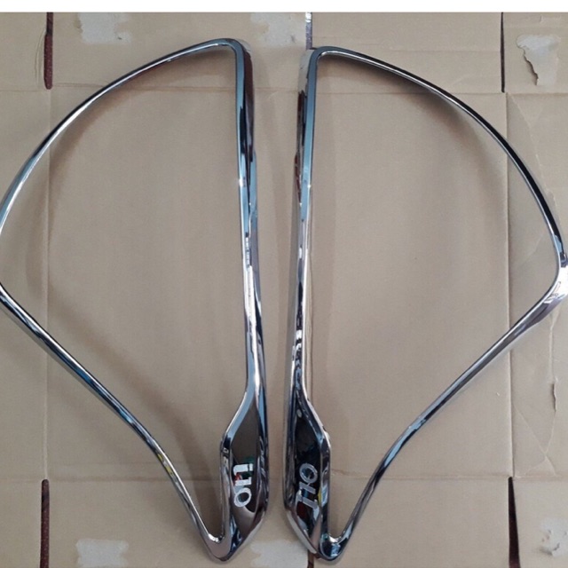2 ốp đèn hậu i10 hatback 2014 - 2020 mạ crom