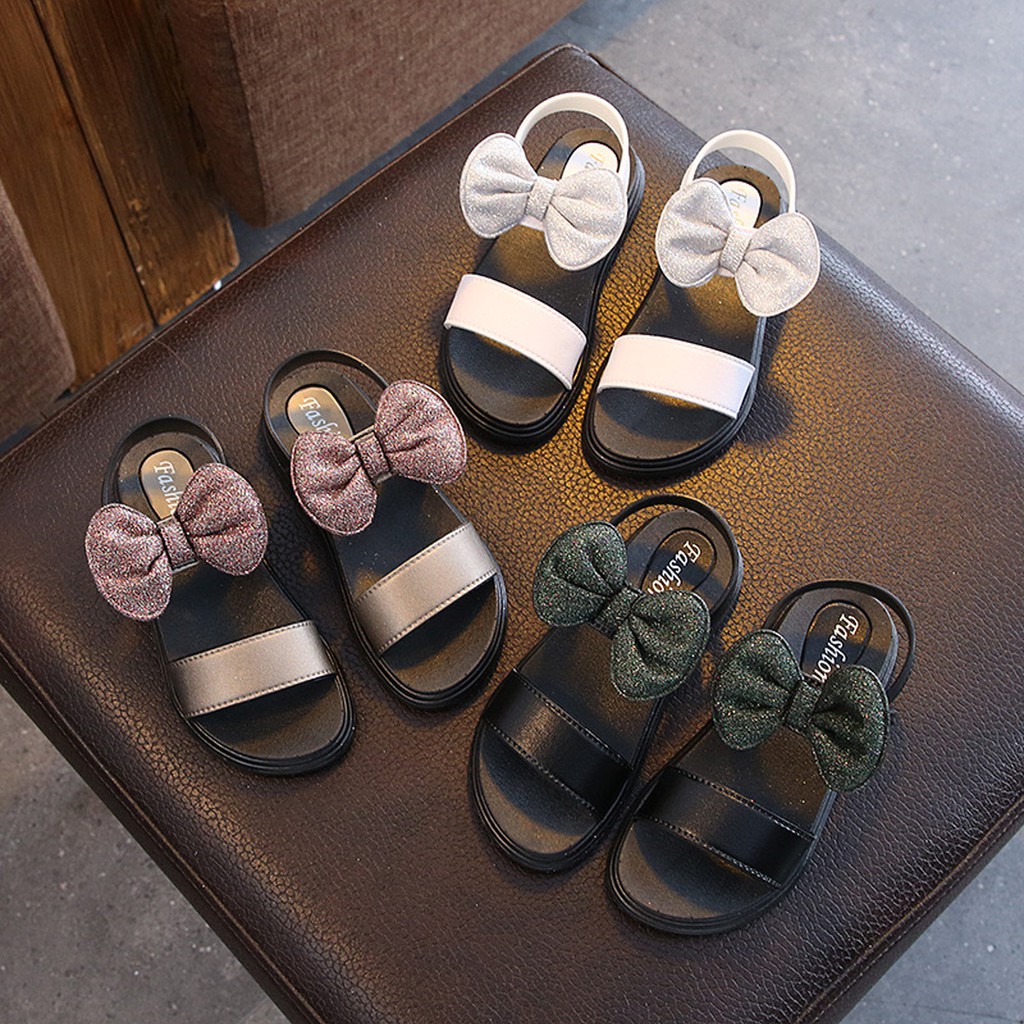 Giày sandal be gai
