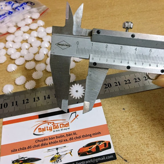 Bánh răng côn modul bằng nhựa 16 răng lỗ trục 1.95mm dày 5.5mm, giá bán 1 cái