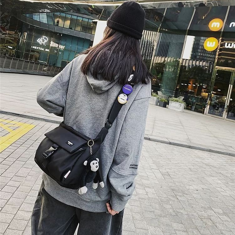 Túi đeo chéo vải dù nắp khóa bấm nhựa thiết kế đa dụng phong cách thời trang đường phố