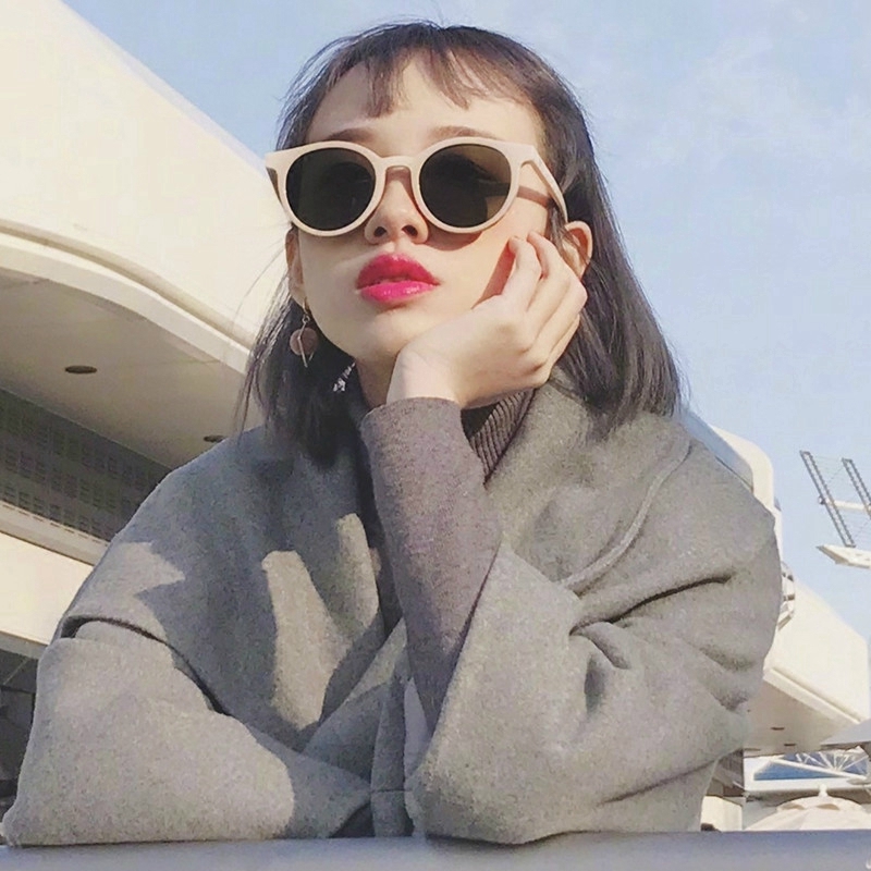 Kính mát phong cách thời trang V kiểu Hàn dành cho nam và nữ