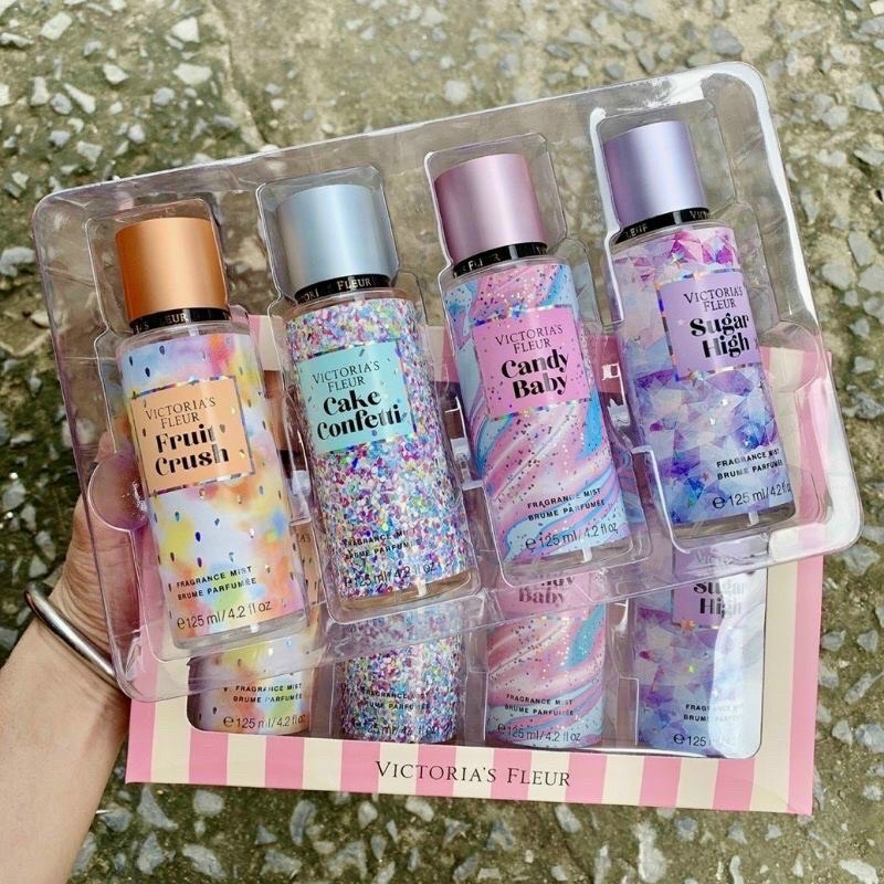 Set bộ quà tặng 4 chai xịt thơm bodymist + túi giấy hãng vic Candy Baby, Fruit Crush, Sugar High, Cake Confetti 4x125ml