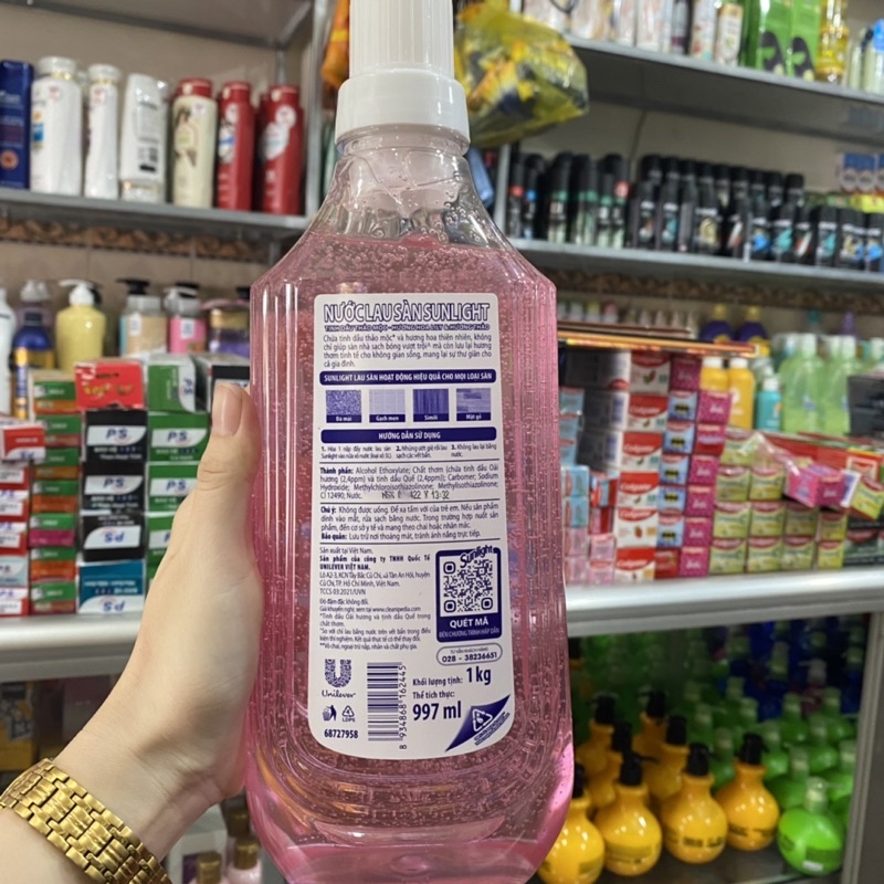 Chai nước lau sàn Sunlight hương lily và hương thảo 1kg