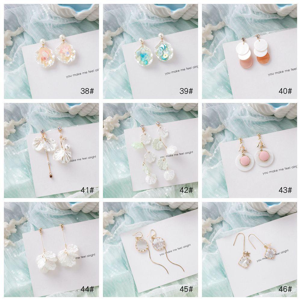 Bông Tai Hình Hoa Lá Bằng Nhựa Acrylic Màu Trắng Ngọt Ngào